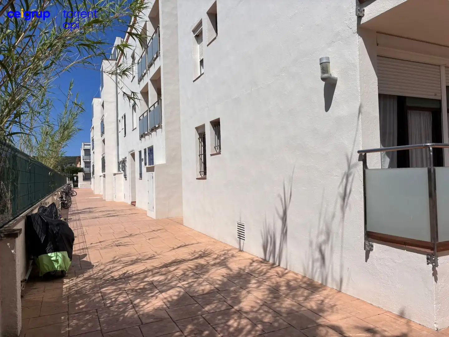 Vista exterior de Piso en venta en L'Estartit con Piscina, Amueblado y Balcón