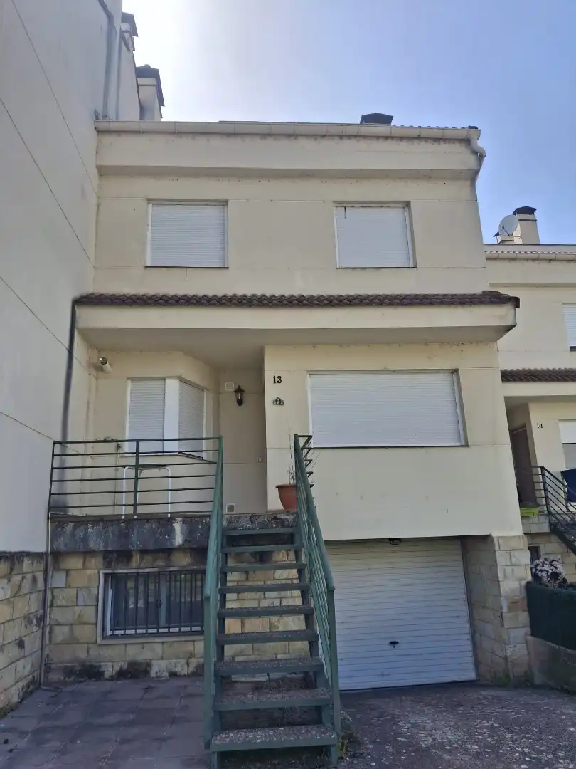 Vista exterior de Casa adosada en venda en Torrecilla En Cameros amb Calefacció, Parquet i Terrassa