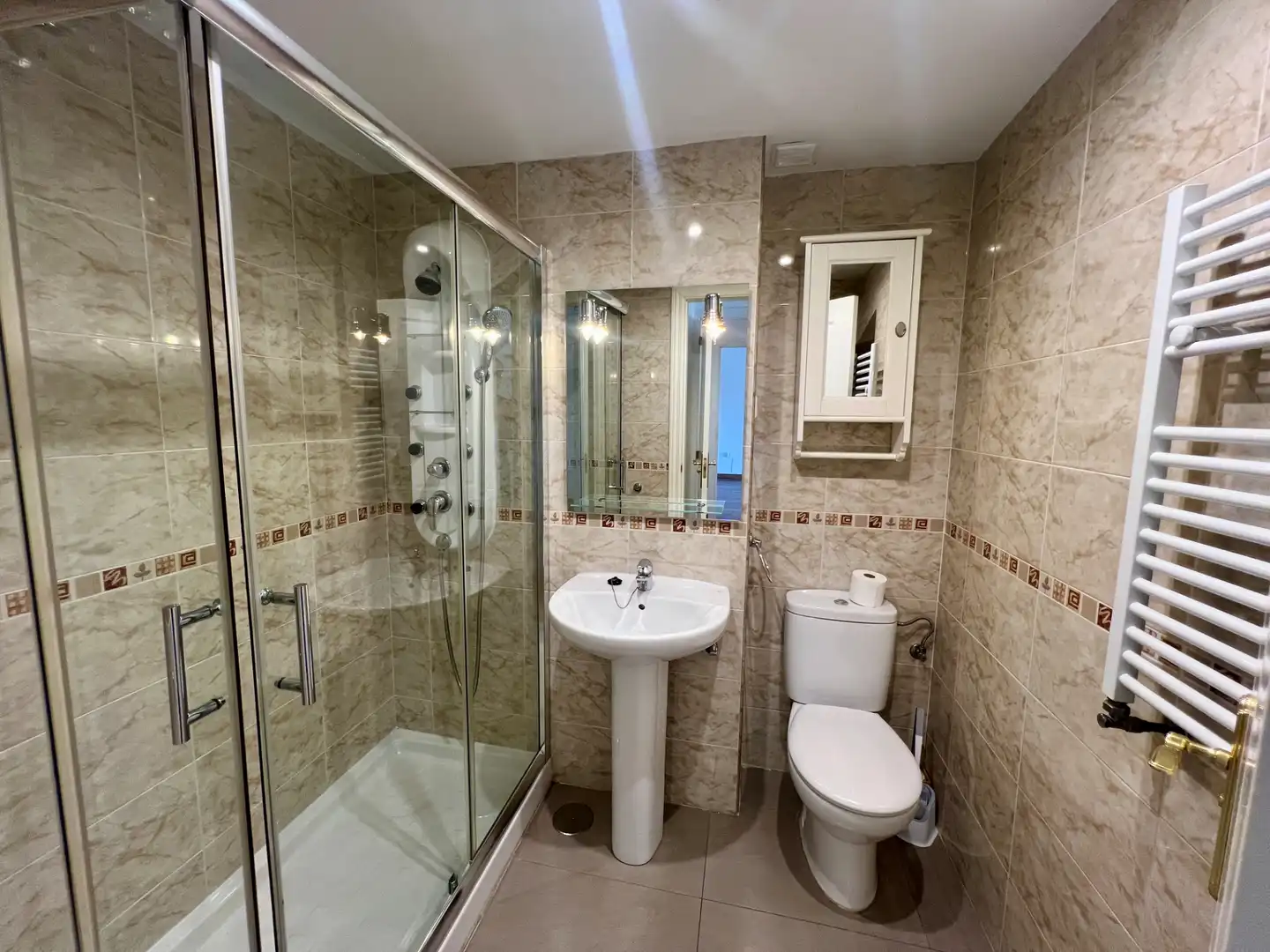 Baño de Dúplex de alquiler en Collado Villalba con Calefacción, Jardín privado y Terraza