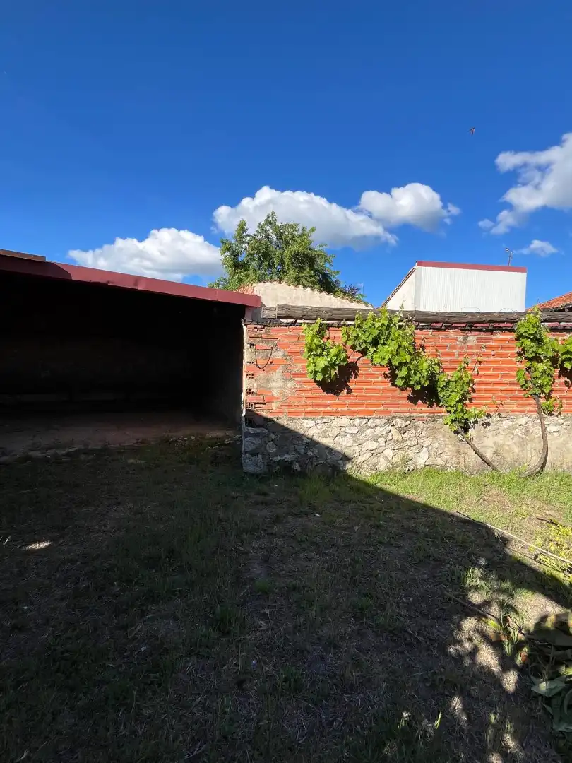 Vista exterior de Casa o xalet en venda en La Parrilla  amb Calefacció, Terrassa i Traster