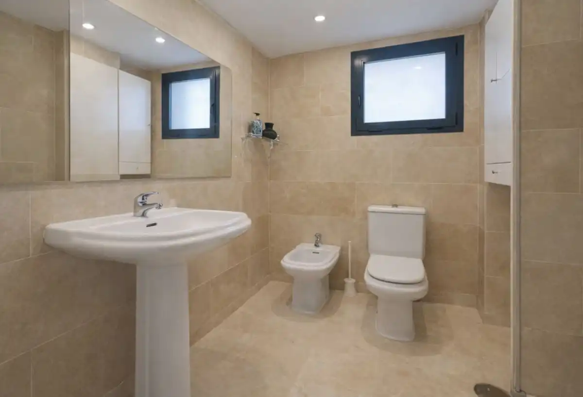 Bany de Apartament en venda en Marbella amb Aire condicionat, Terrassa i Piscina comunitària
