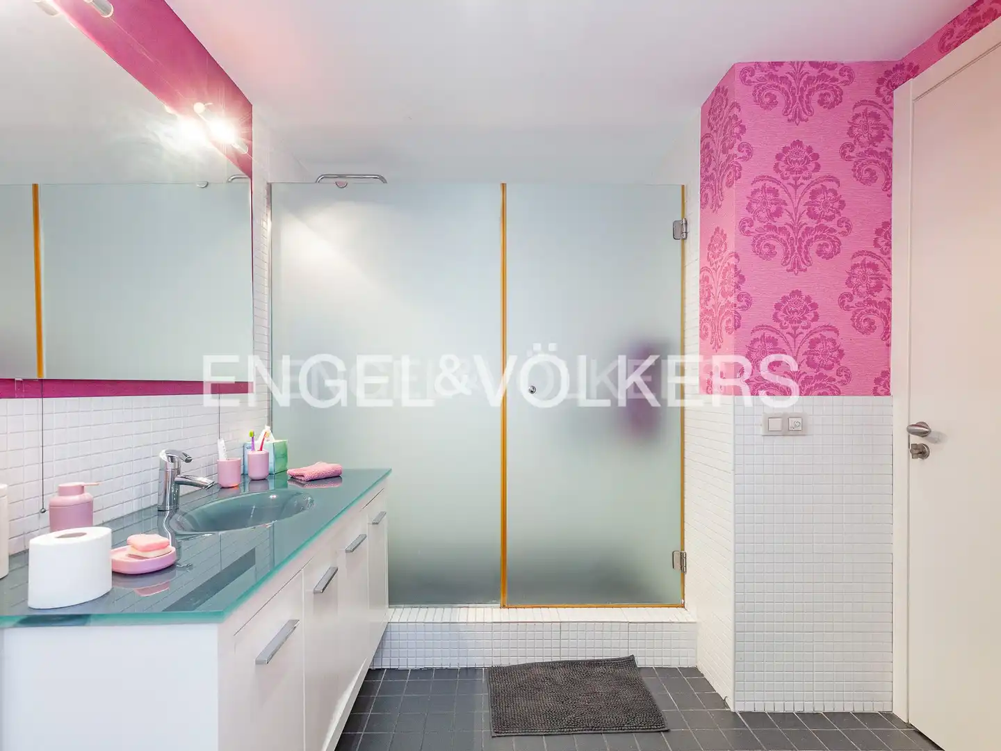 Bathroom of Houses for sale in Sant Cugat del Vallès  with Air Conditioner, Heating and Private garden