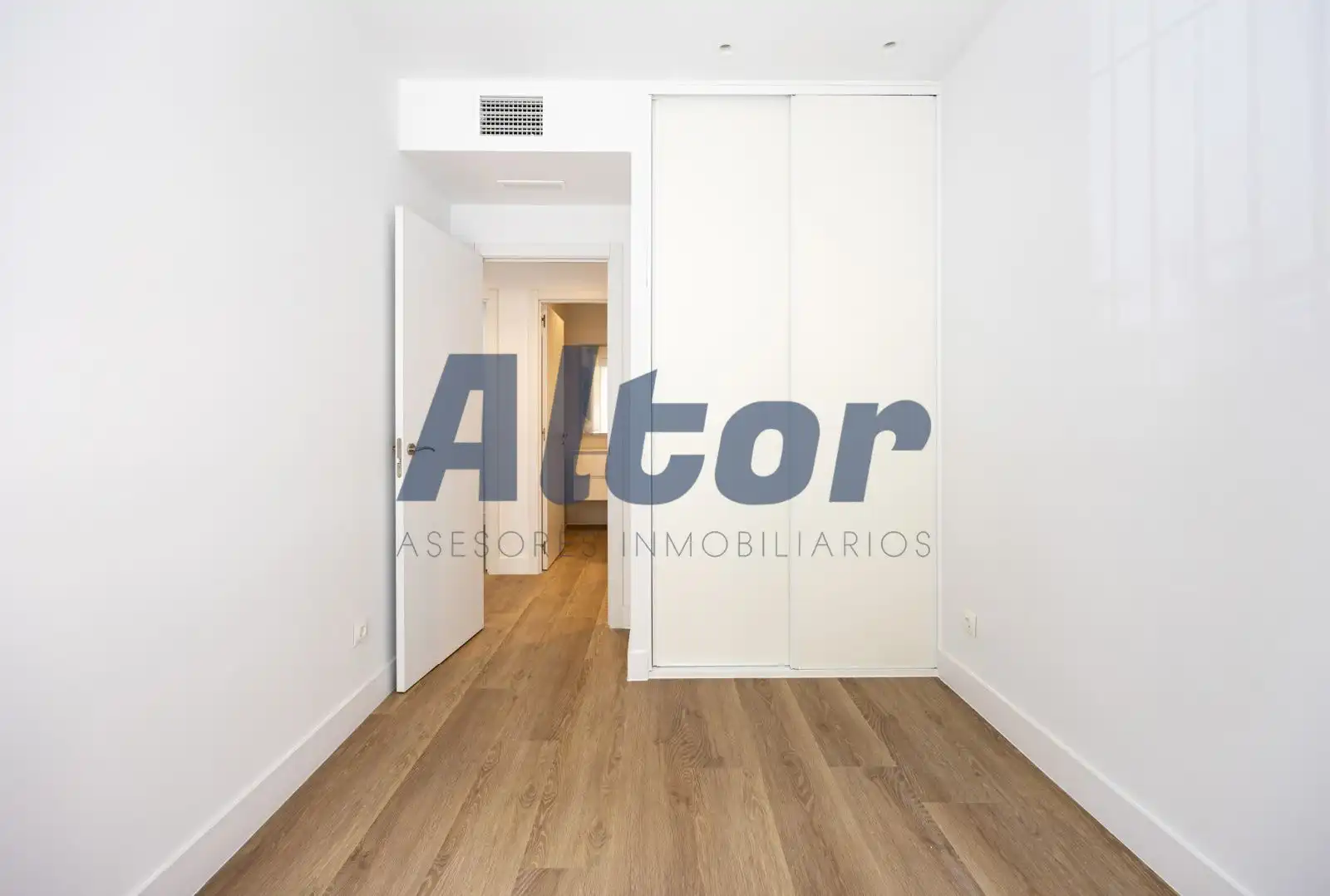 Bedroom of Flat for sale in Madrid  with Air Conditioner and Heating