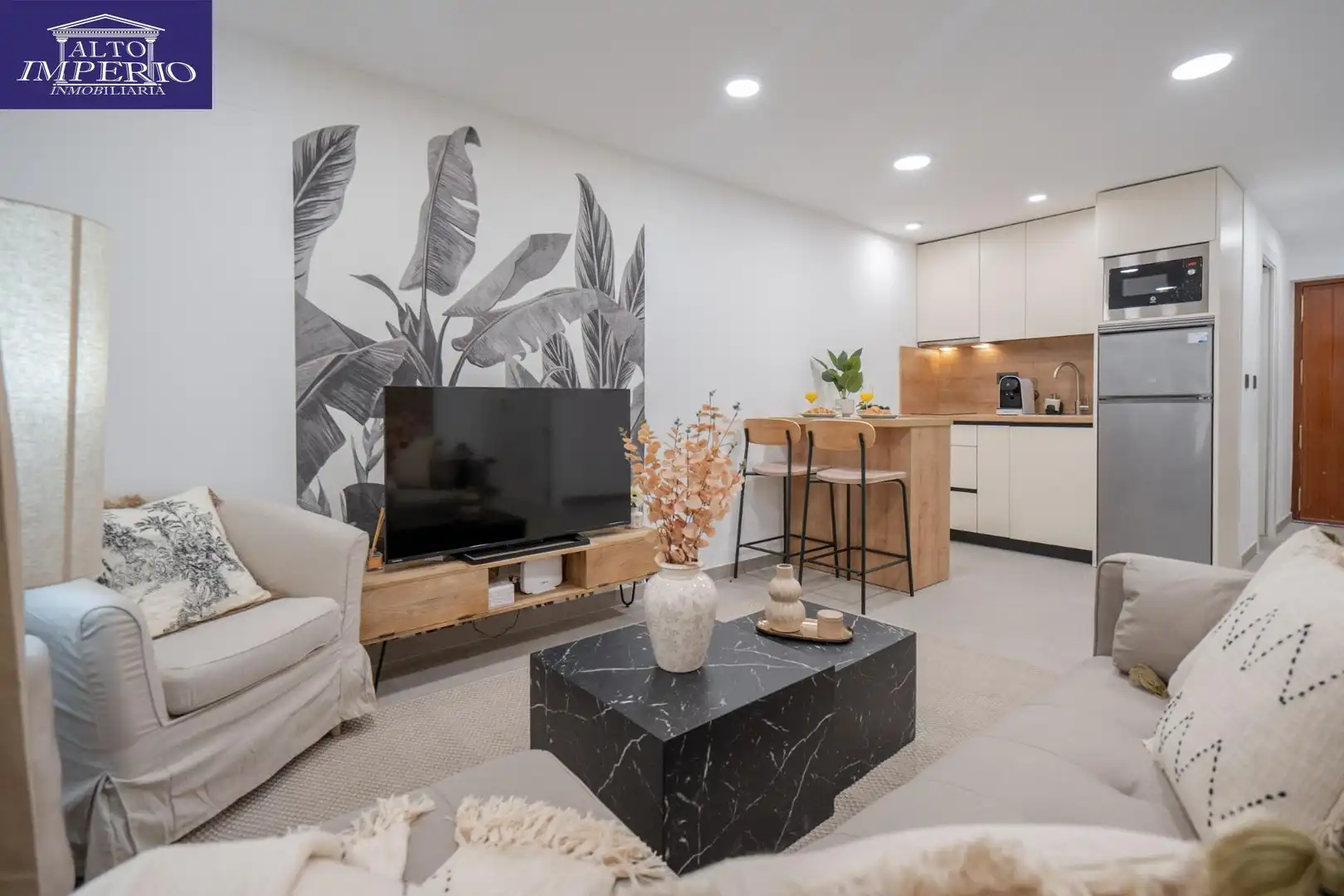 Living room of Flat for sale in Granada  with Air Conditioner, Parquet flooring and Furnished