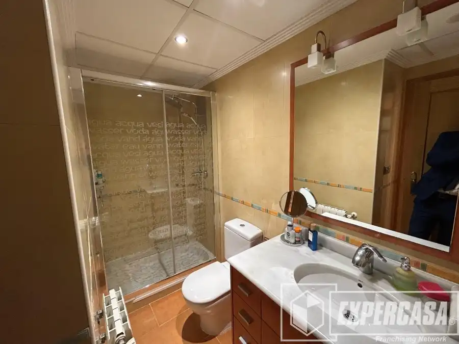 Baño de Piso en venta en Riba-roja de Túria con Aire acondicionado y Terraza