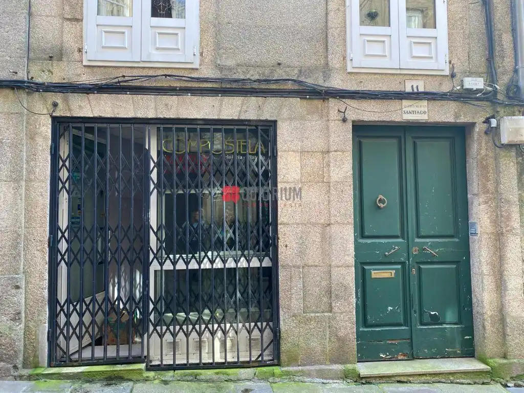 Vista exterior de Casa o xalet en venda en Santiago de Compostela  amb Calefacció, Traster i Balcó