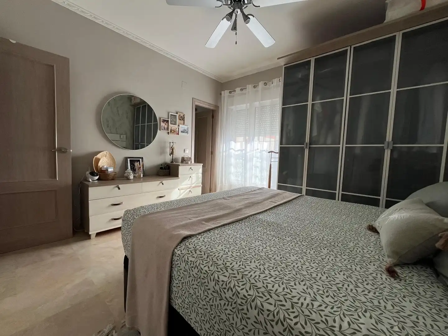 Habitación de Casa o chalet en venta en Montequinto con Aire acondicionado, Calefacción y Jardín privado