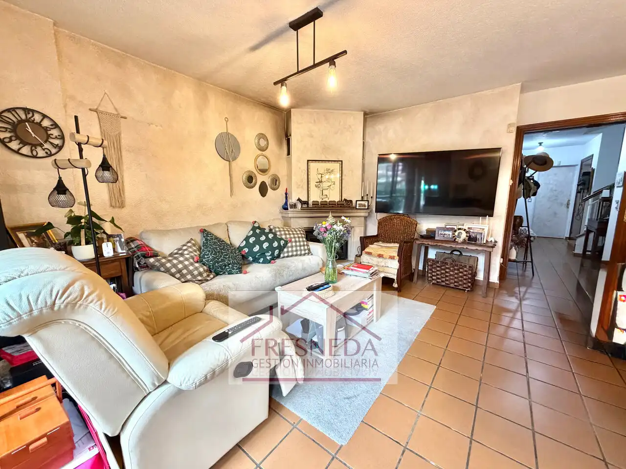 Wohnzimmer von Einfamilien-Reihenhaus zum Verkauf in Siero mit Heizung, Privatgarten und Parkett