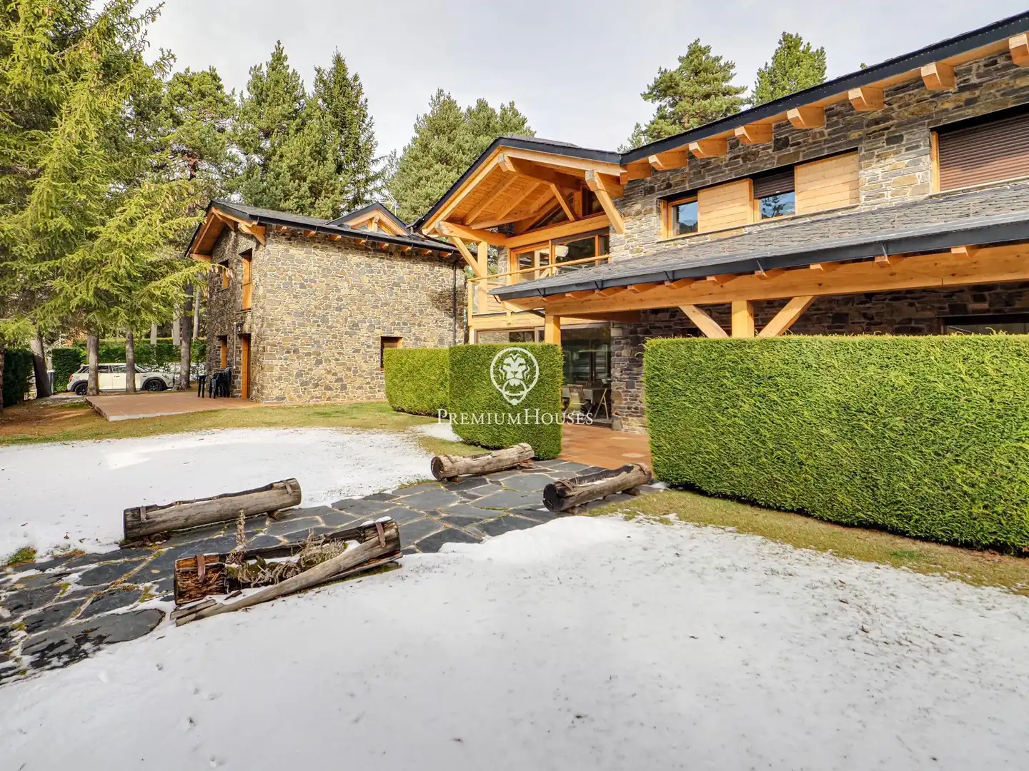 Vista exterior de Casa o xalet en venda en Alp amb Calefacció, Jardí privat i Parquet