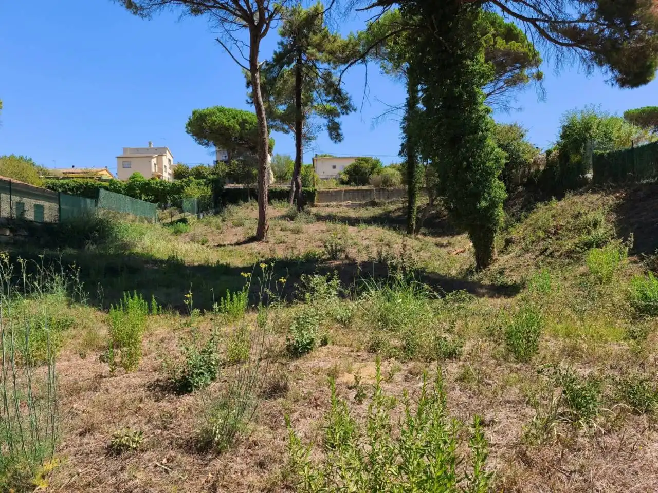 Terreny residencial en venda a Montbarbat