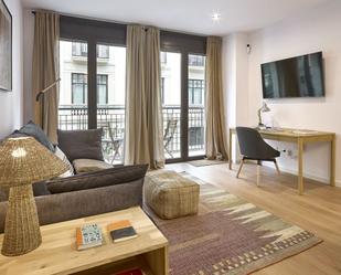 Living room of Flat to rent in  Barcelona Capital  with Air Conditioner, Heating and Parquet flooring