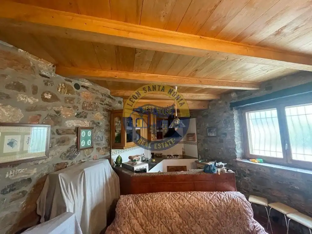 Cuina de Casa o xalet en venda en Carucedo amb Calefacció, Jardí privat i Parquet
