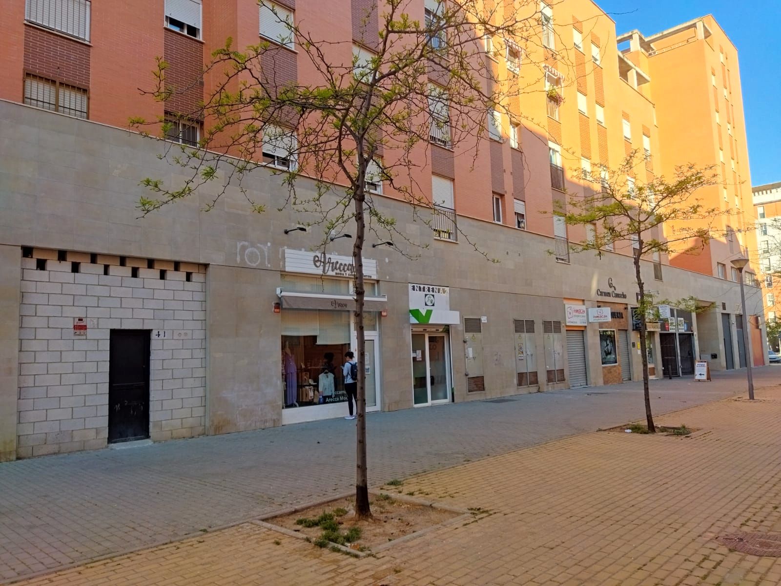 Vista exterior de Local en venda en  Sevilla Capital