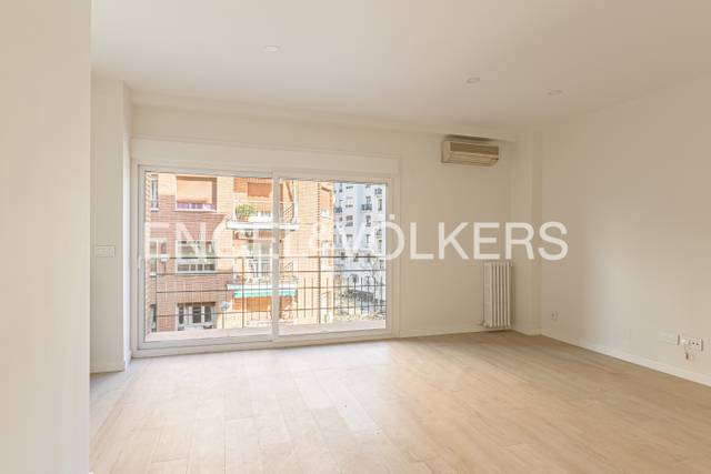 Piso en Alquiler en María de Guzmán en Ríos Rosas - Nuevos Ministerios