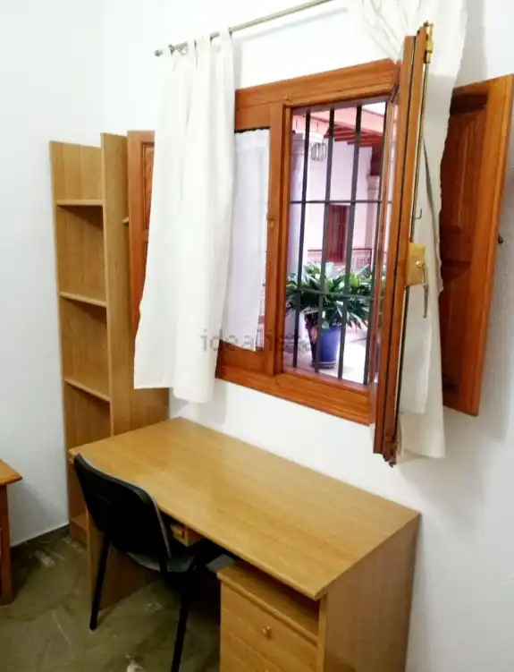 Habitación de Piso de alquiler en Granada con Calefacción y Amueblado