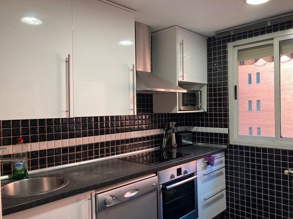 Cuina de Pis de lloguer en Móstoles amb Aire condicionat, Calefacció i Jardí privat