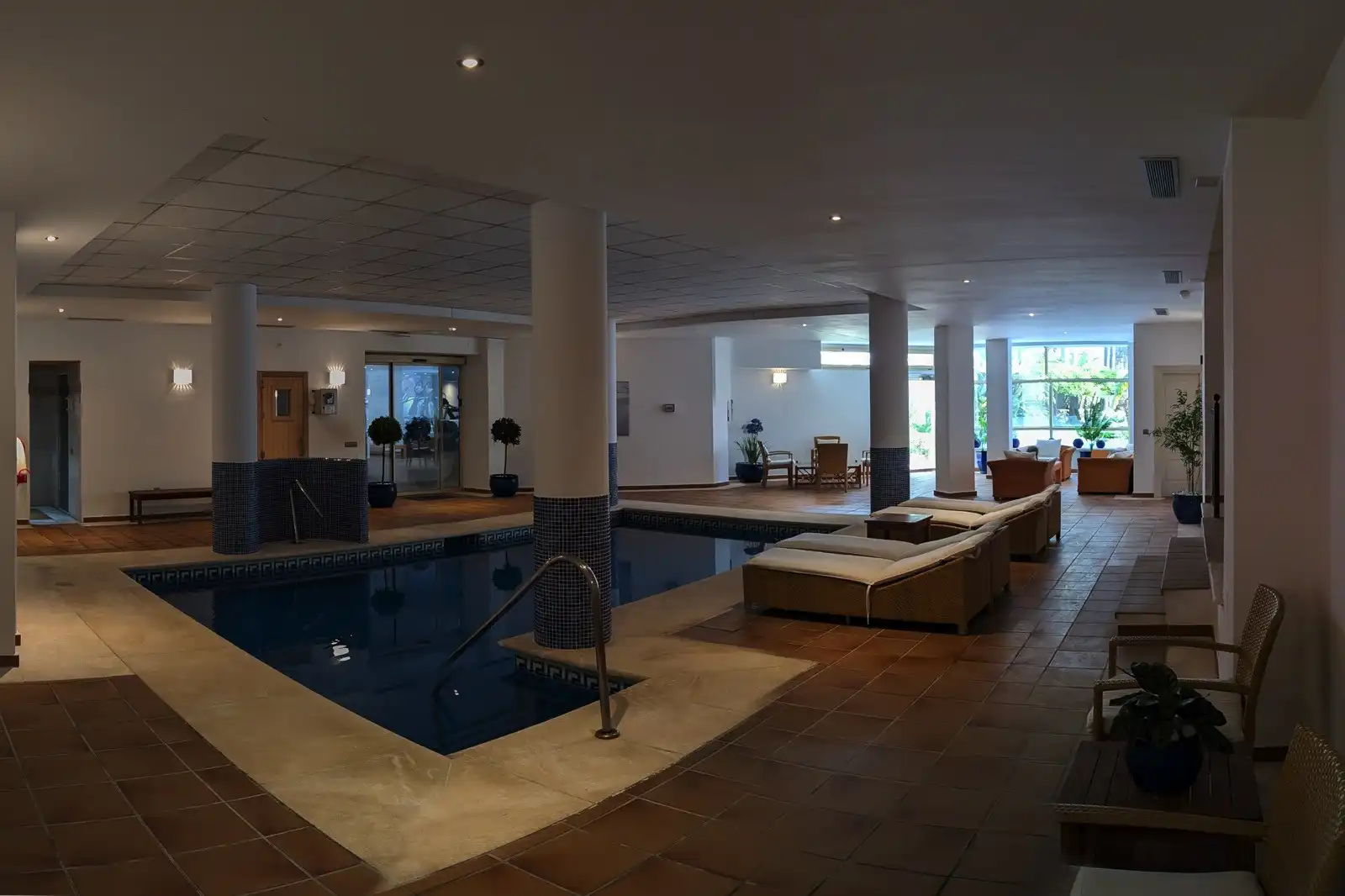 Piscina de Planta baja en venta en Marbella con Aire acondicionado, Terraza y Trastero