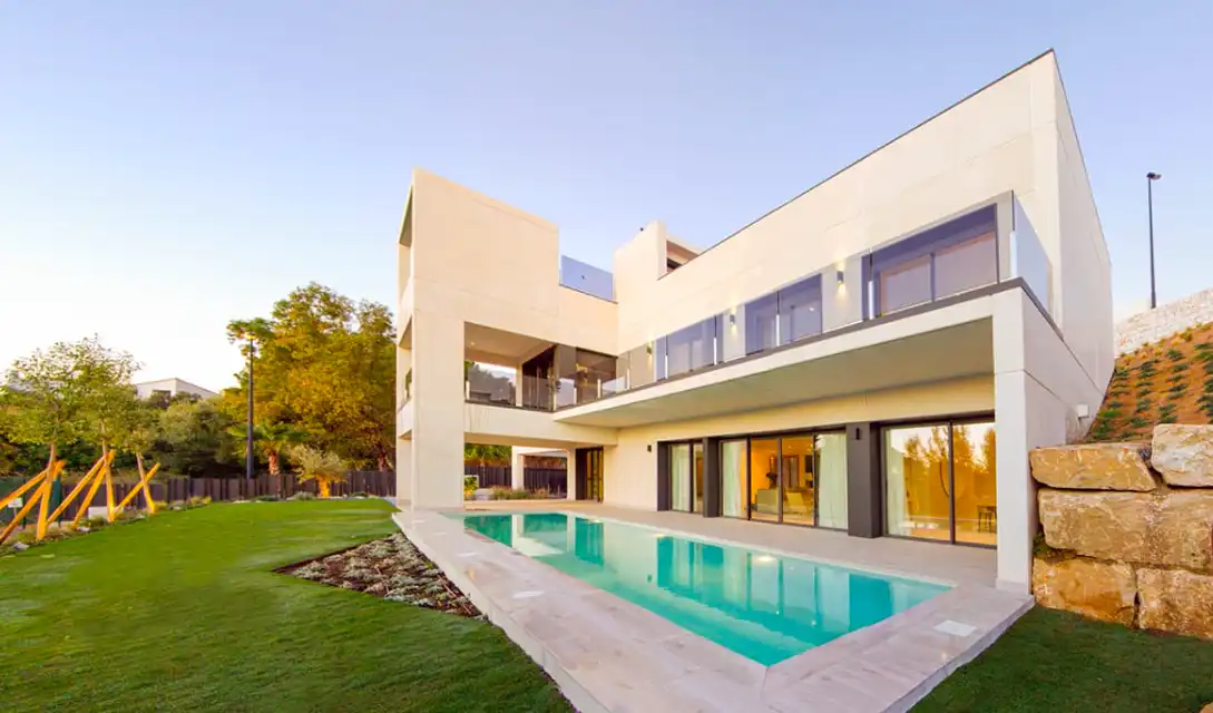 Casa amb piscina en venda a Benalmádena pueblo