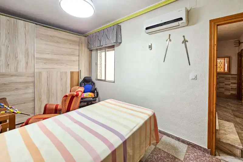 Bedroom of Houses for sale in Úbeda  with Air Conditioner, Terrace and Storage room