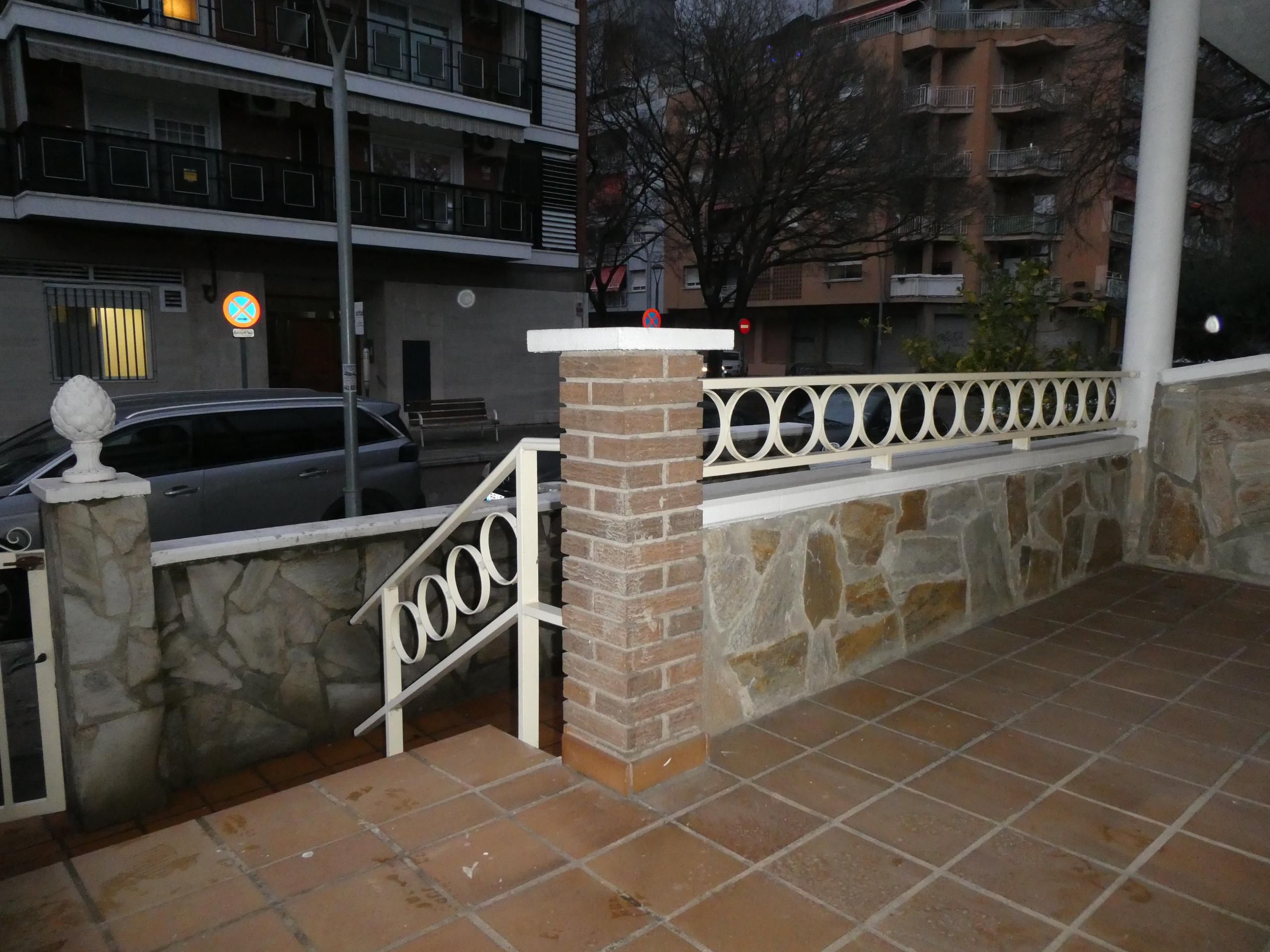 Vista exterior de Casa adosada en venda en Mollet del Vallès amb Calefacció, Jardí privat i Terrassa