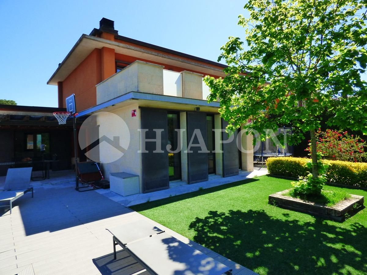 Exterior view of House or chalet for sale in Vallromanes  with Air Conditioner, Heating and Private garden