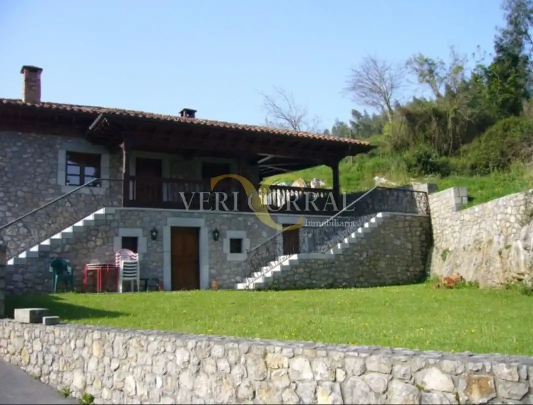Casa con jardín en venta en Nueva de Llanes