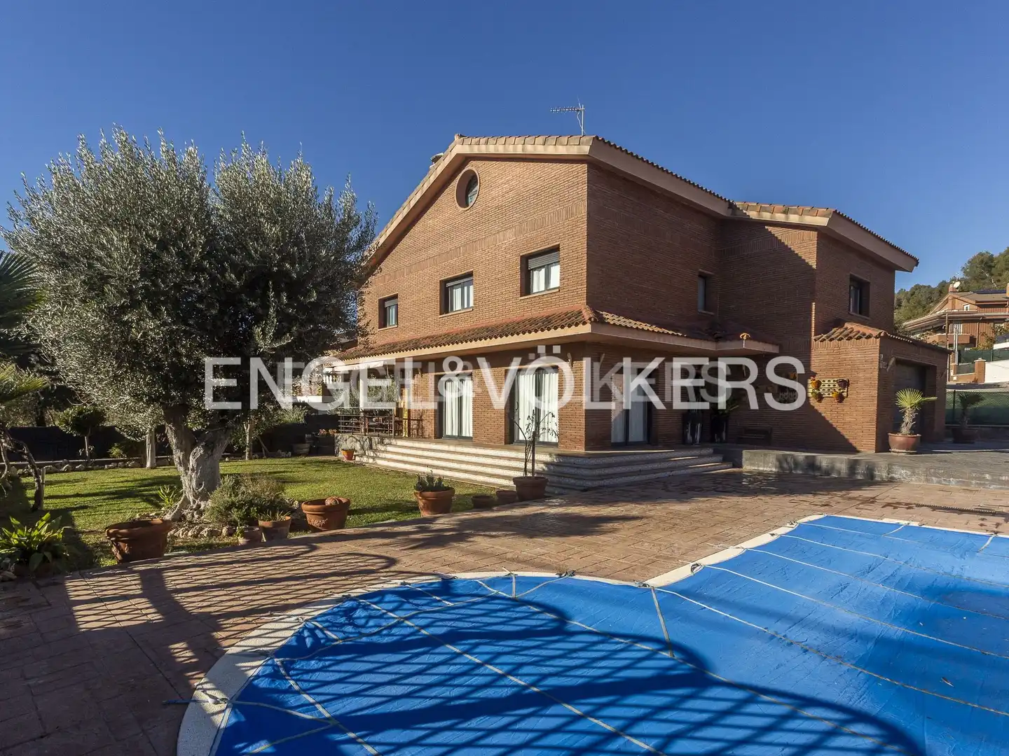 Vista exterior de Casa o xalet en venda en Castellgalí amb Aire condicionat, Calefacció i Jardí privat