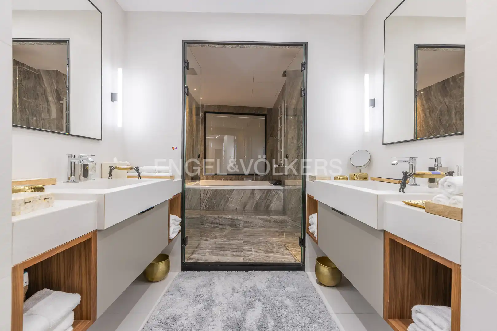Bathroom of Flat for sale in Sevilla  with Air Conditioner, Heating and Terrace