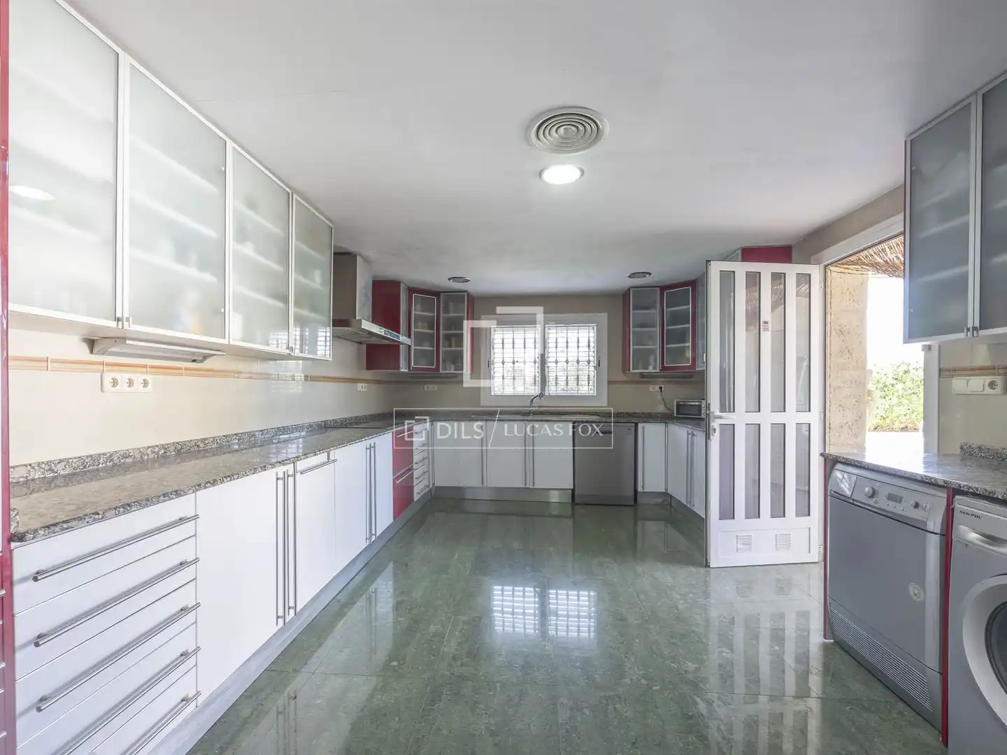 Kitchen of Houses for sale in La Pobla de Vallbona  with Air Conditioner, Heating and Private garden