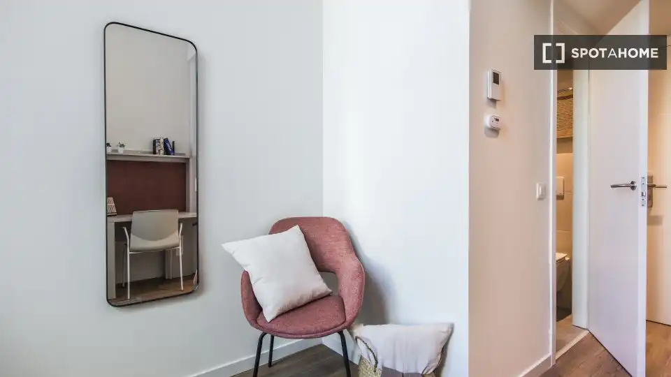 Room in El Besós i el Maresme