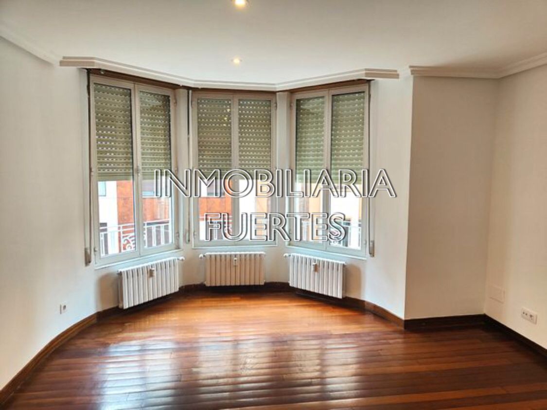 Apartment to rent in Avenida República Argentina, Centro Ciudad