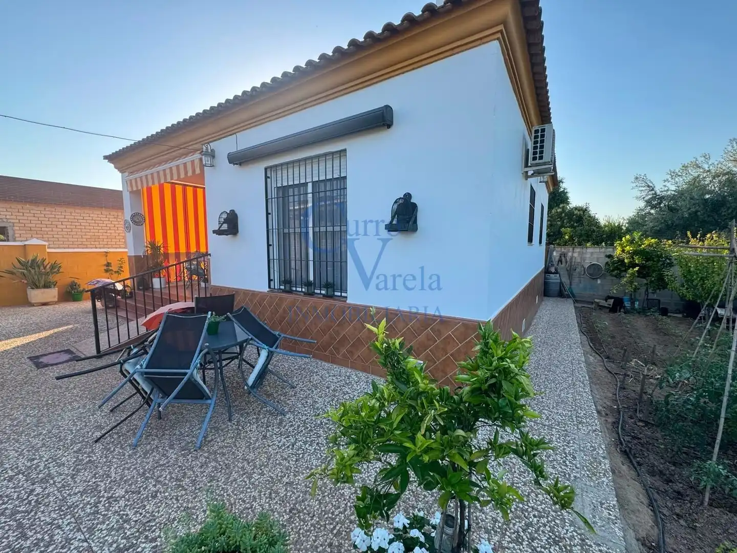 Vista exterior de Finca rústica en venda en Dos Hermanas amb Aire condicionat, Calefacció i Jardí privat