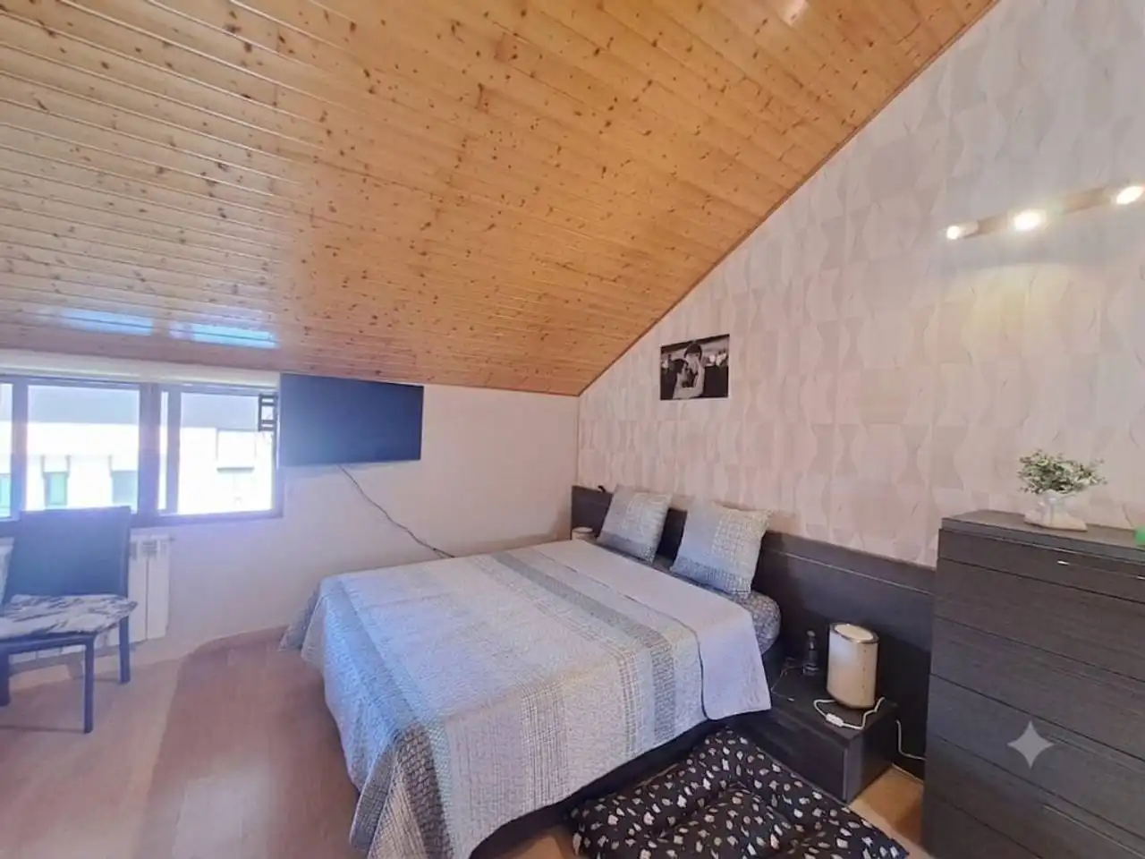 Bedroom of Houses for sale in Burgos  with Heating, Private garden and Parquet flooring