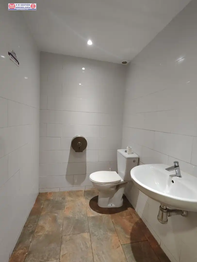 Baño de Local de alquiler en Alcázar de San Juan
