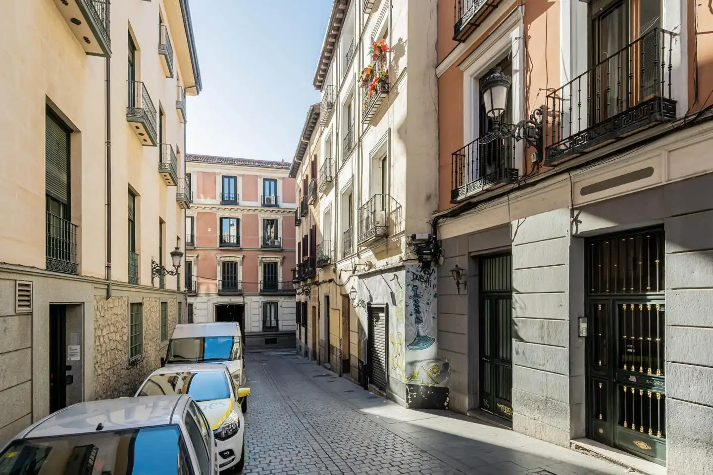 Exterior view of Ground floor for rent in Madrid  with Air Conditioner, Furnished and Internet