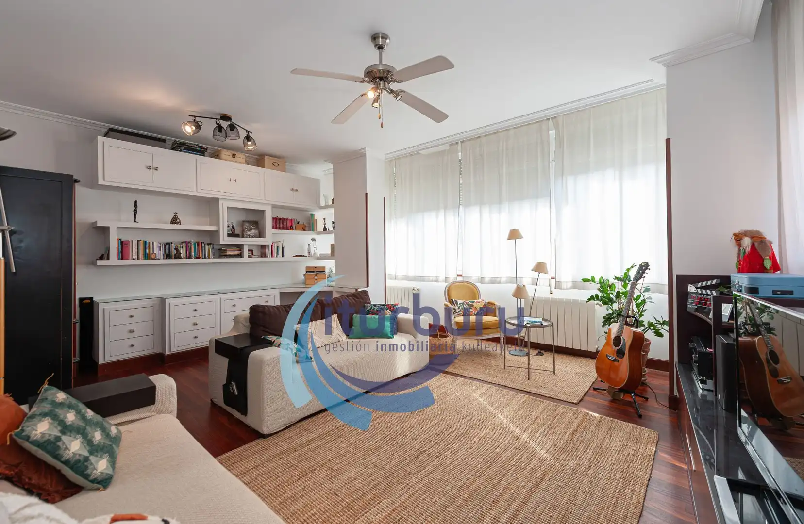 Sala de estar de Piso en venta en Mungia con Calefacción