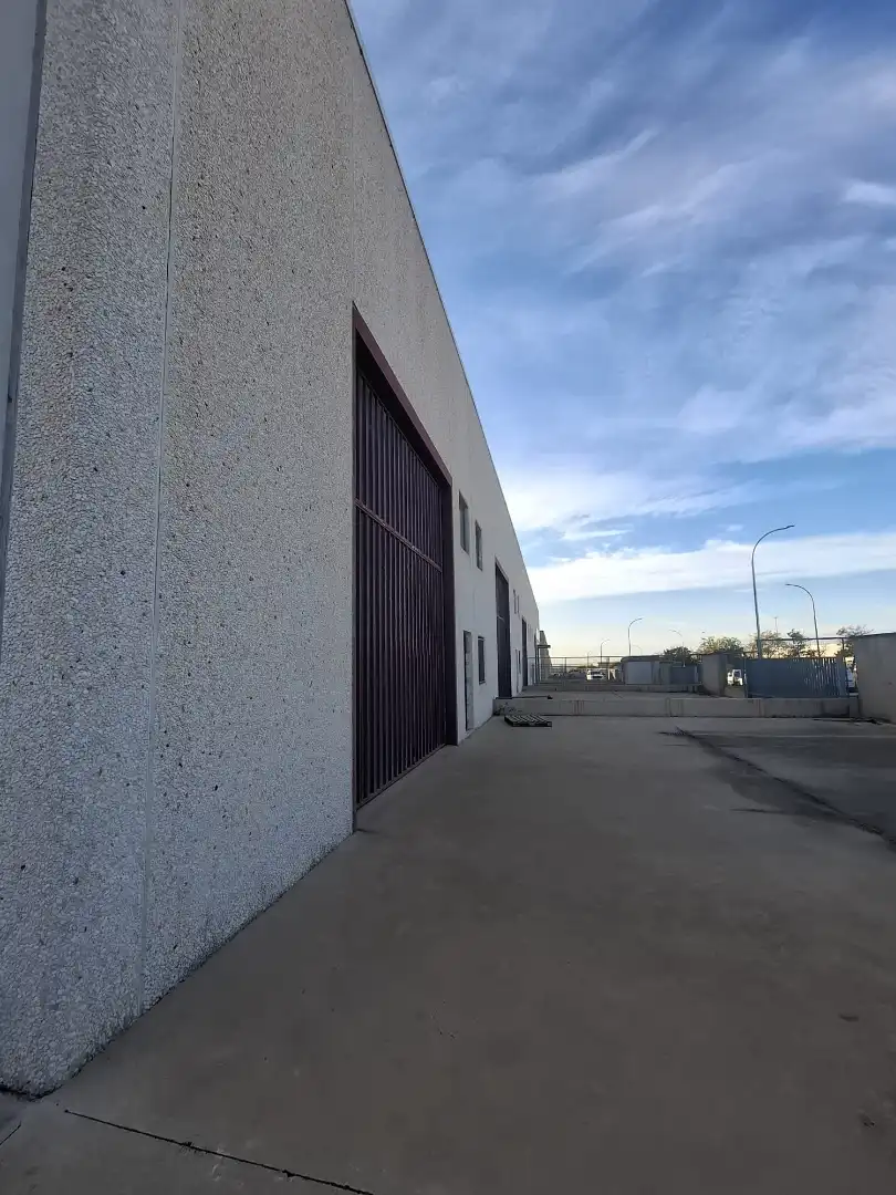 Vista exterior de Nave industrial en venta en Valls