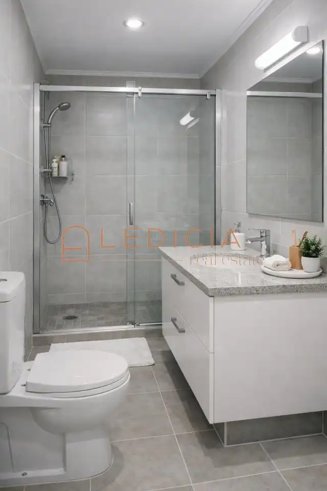 Baño de Estudio en venta en Vigo  con Calefacción, Parquet y Amueblado
