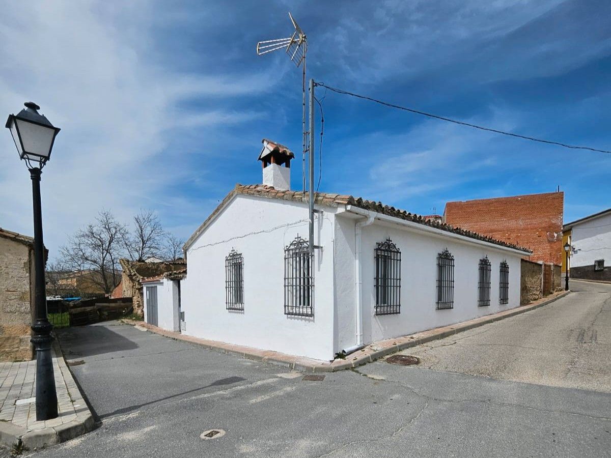 Exterior view of Single-family semi-detached for sale in Villamantilla  with Air Conditioner, Heating and Private garden