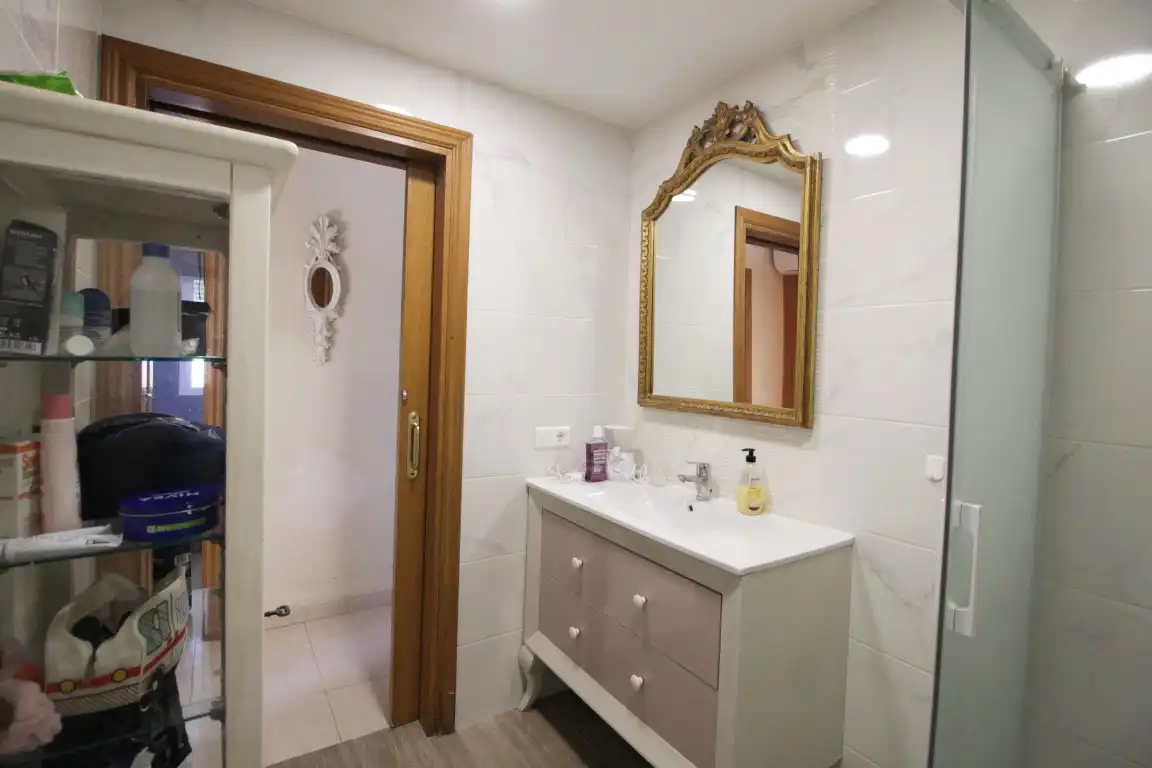 Baño de Piso en venta en Vélez-Málaga con Terraza y Piscina comunitaria