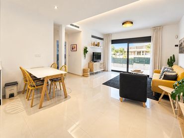 Apartment with pool to rent in Los Arenales del Sol