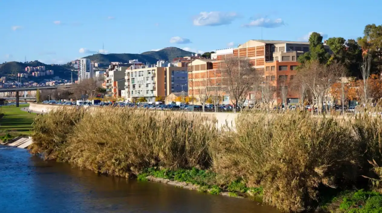 Vista exterior de Pis en venda en Santa Coloma de Gramenet