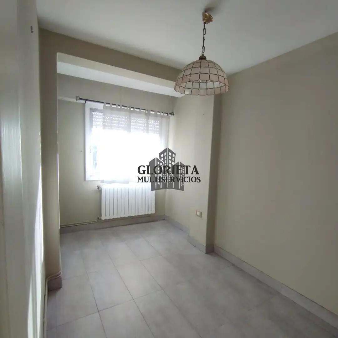 Habitación de Piso en venta en Vigo  con Calefacción, Parquet y Terraza