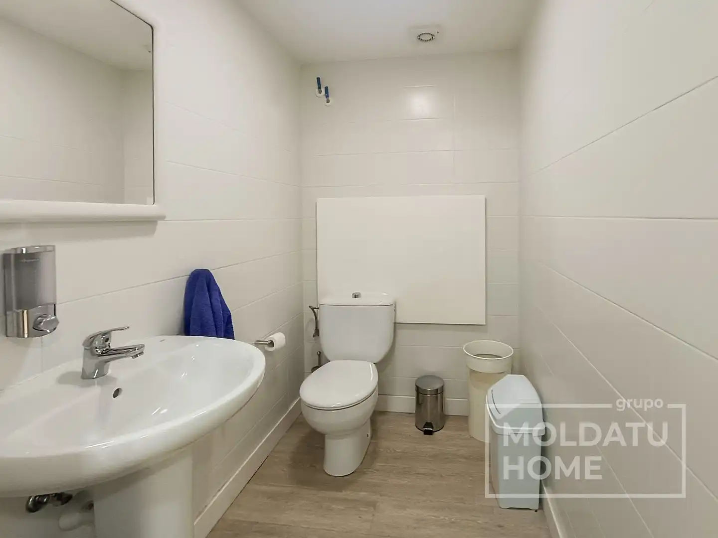 Bathroom of Office for rent in Errenteria  with Furnished