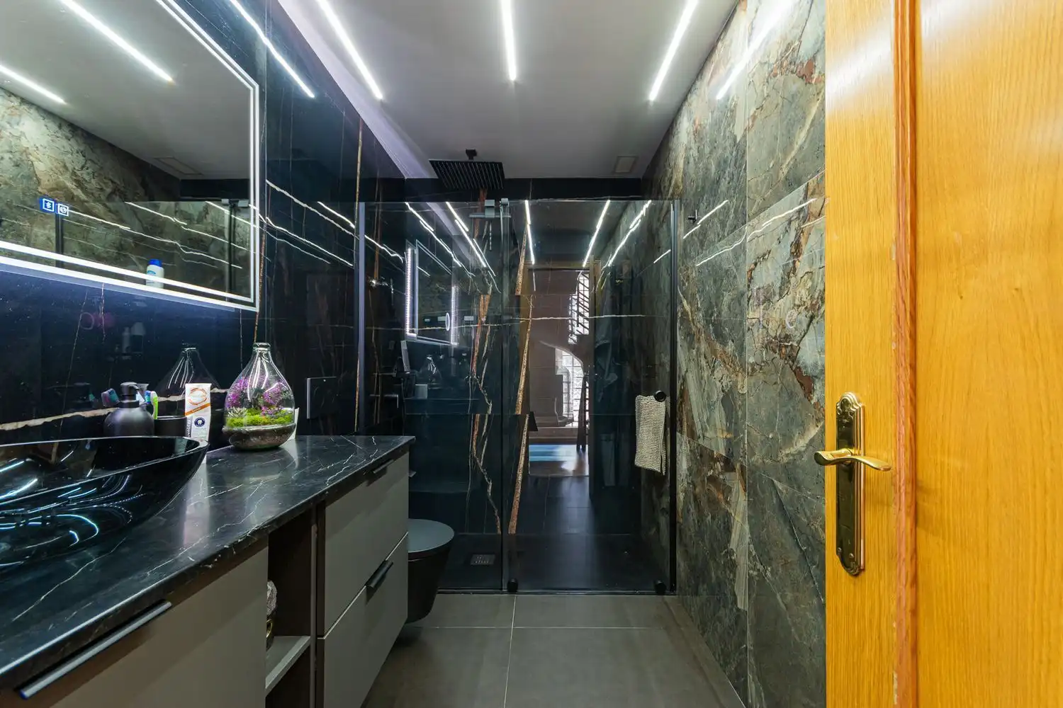 Bathroom of Houses for sale in Fuenlabrada  with Air Conditioner, Heating and Storage room