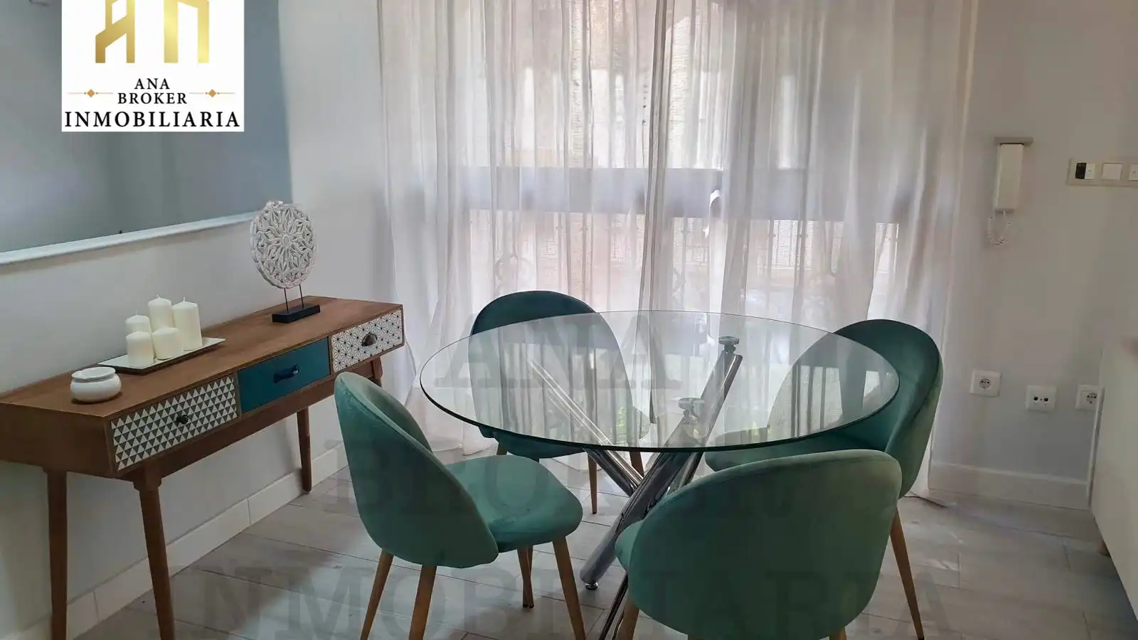 Menjador de Apartament en venda en Ronda amb Moblat