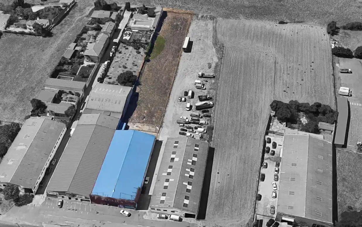 Vista exterior de Nave industrial en venta en Roales
