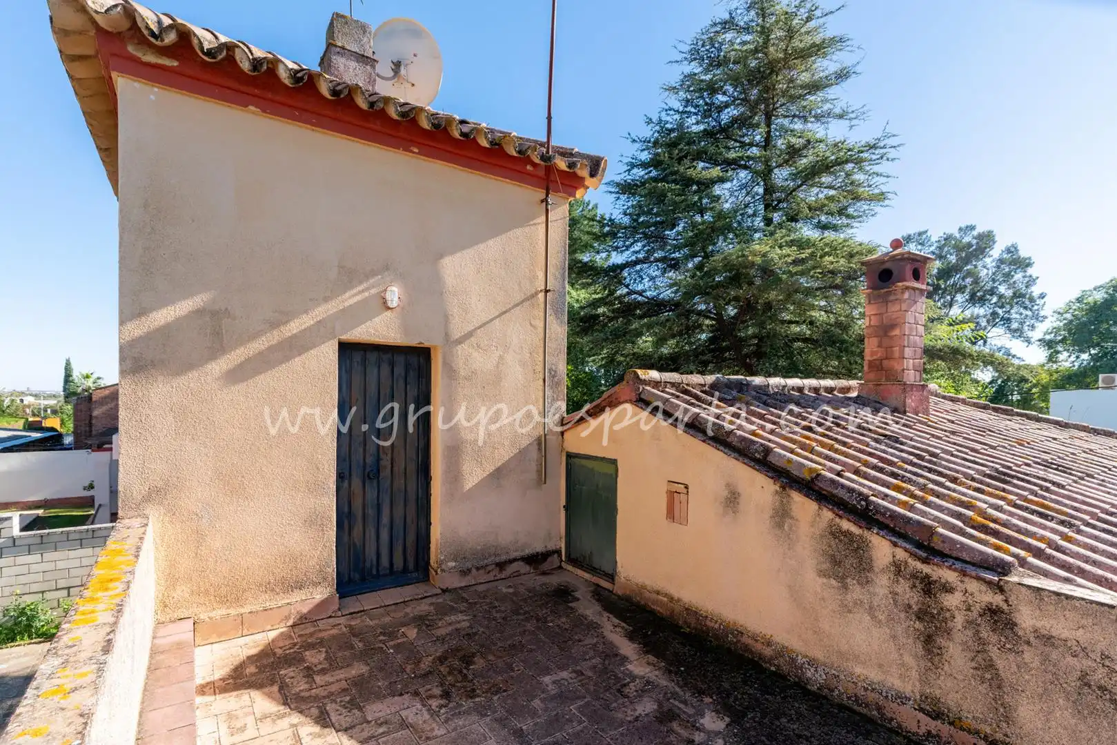 Vista exterior de Casa o xalet en venda en Espartinas amb Aire condicionat, Jardí privat i Terrassa