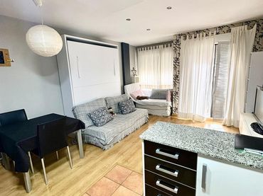 Mini appartamento con balcone in vendita a Calle MTRO ESTRUCH