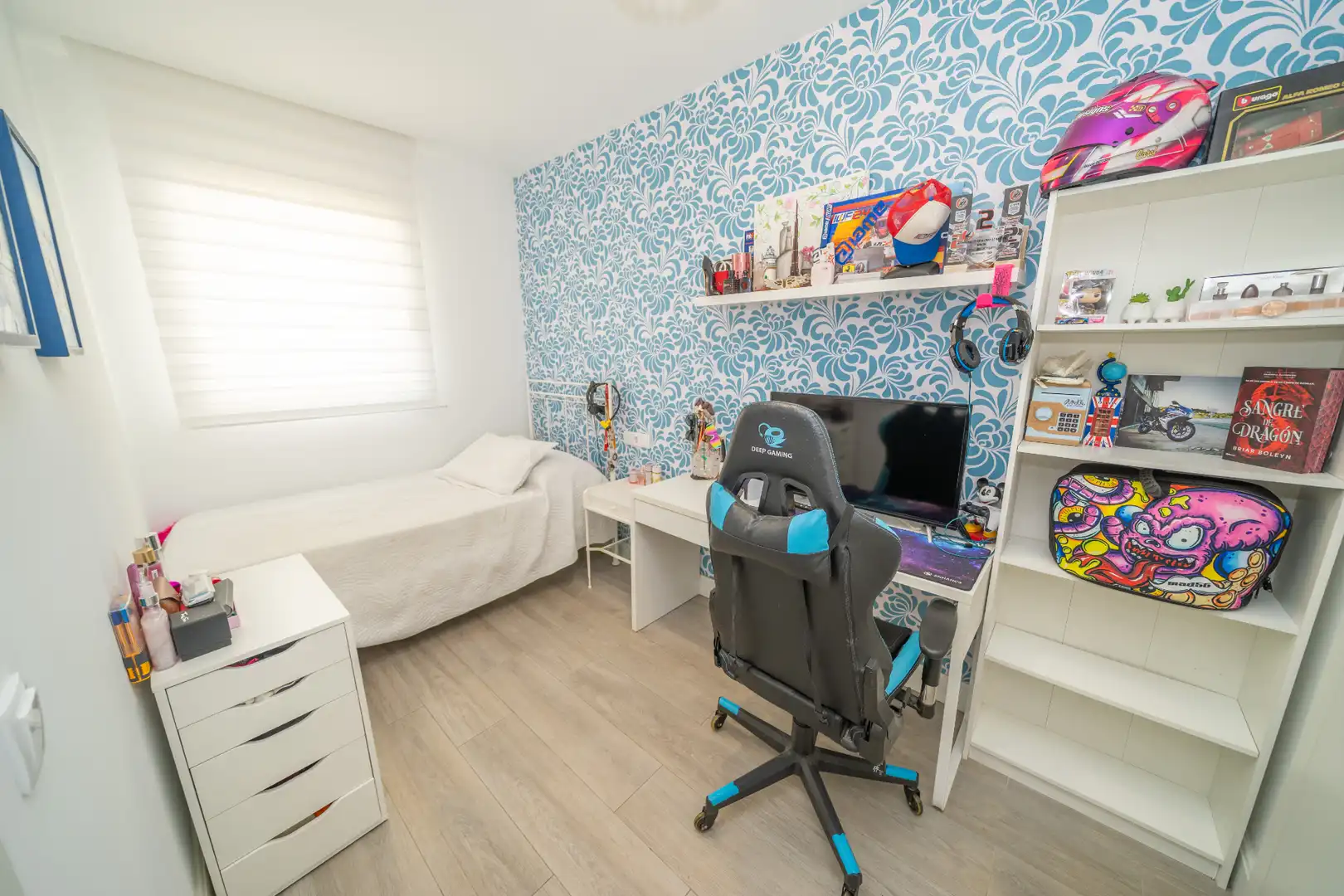 Schlafzimmer von Dachboden zum Verkauf in Calella mit Klimaanlage, Terrasse und Schwimmbad